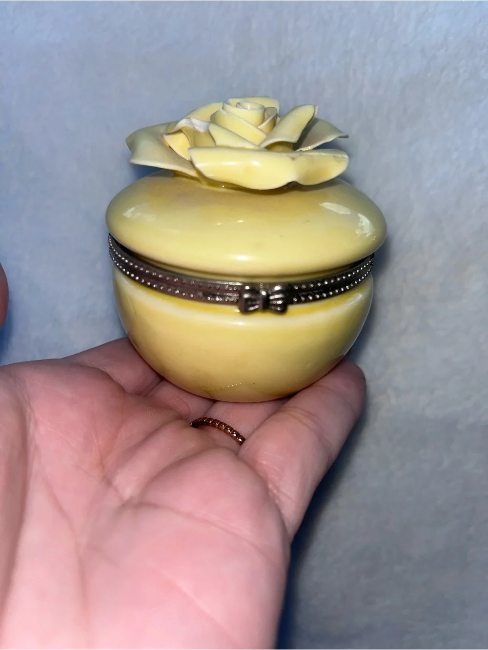 Vintage Yellow Porcelain Rose Hinged Trinket Box Bow Clasp Ring Dish